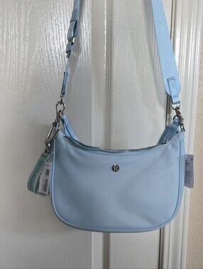 lululemon athletica City Essentials Small Shoulder Bag 3l